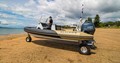 Le bateau amphibie Gold Sealegs 7.5m RIB sur le sable